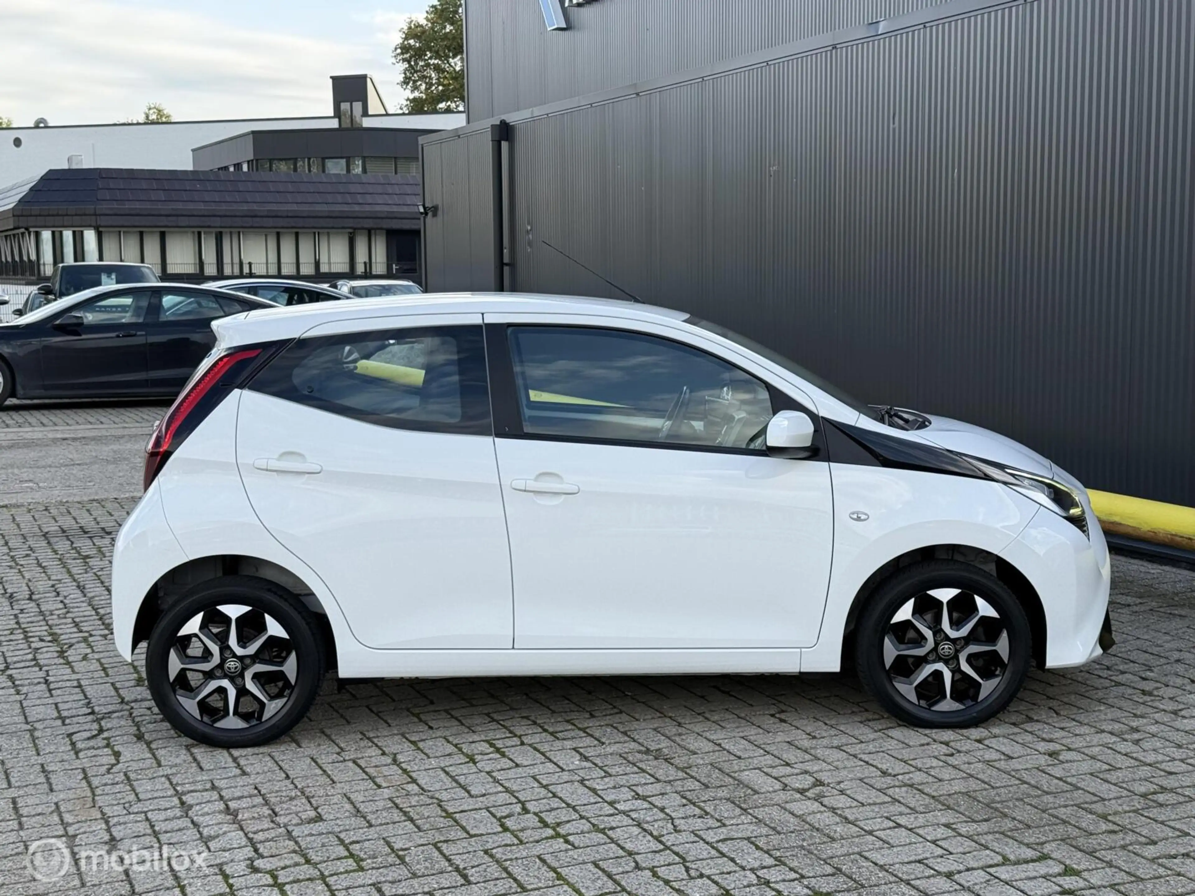 Toyota Aygo 1.0 VVT-i x-play CAMERA | CARPLAY | TOPSTAAT — photo 9