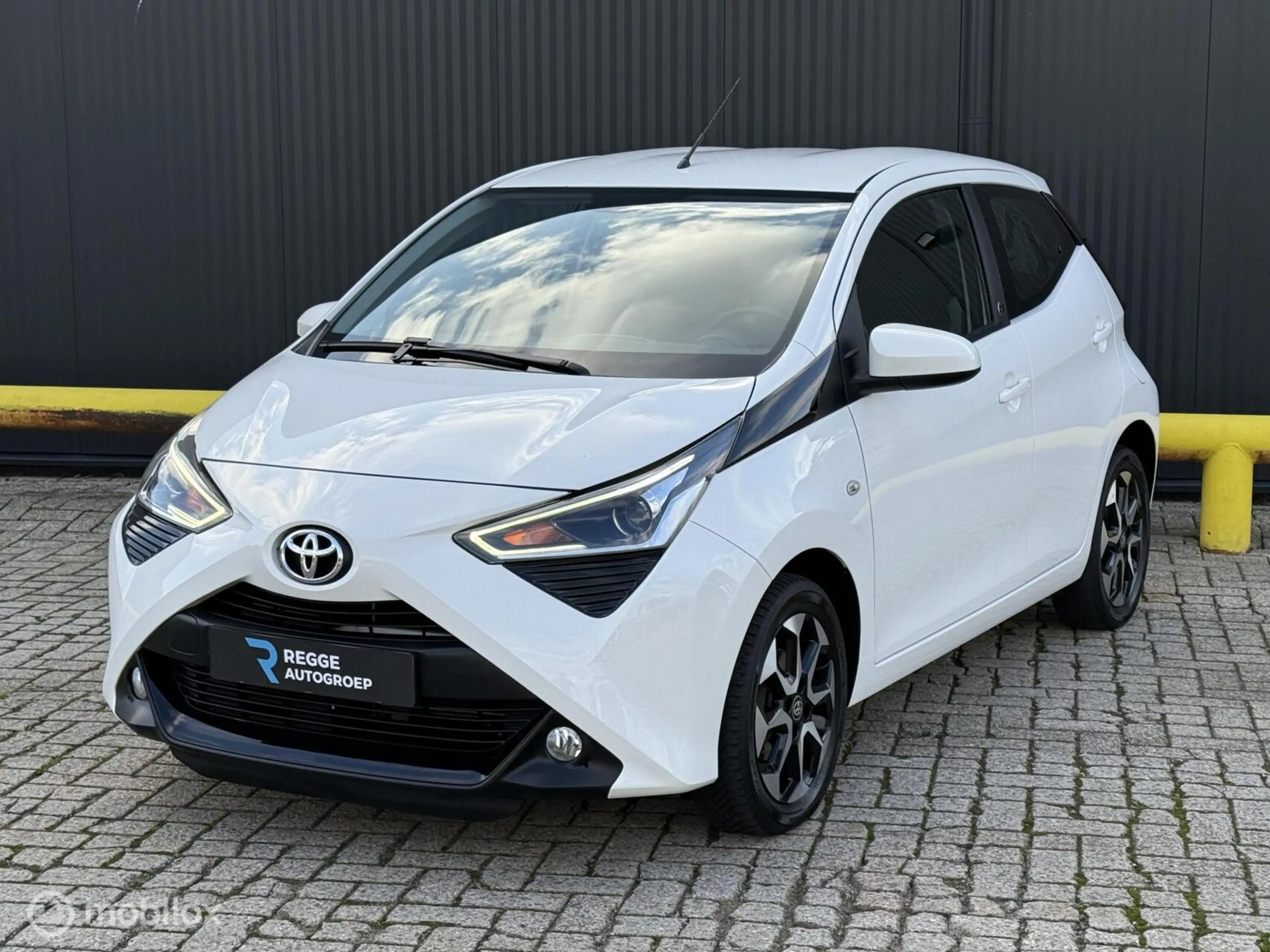 Toyota Aygo 1.0 VVT-i x-play CAMERA | CARPLAY | TOPSTAAT