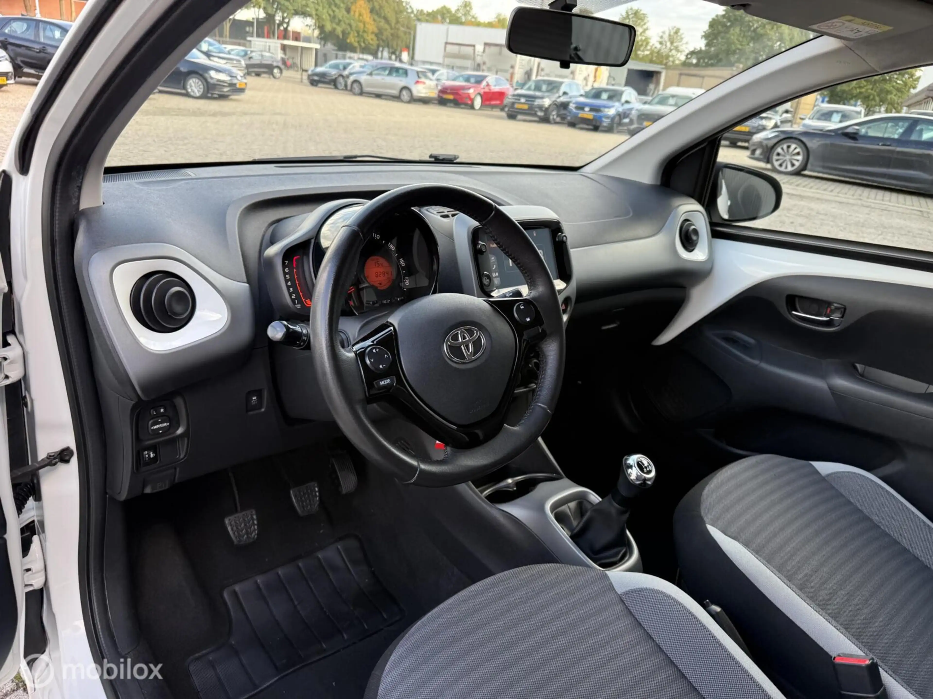 Toyota Aygo 1.0 VVT-i x-play CAMERA | CARPLAY | TOPSTAAT — photo 11
