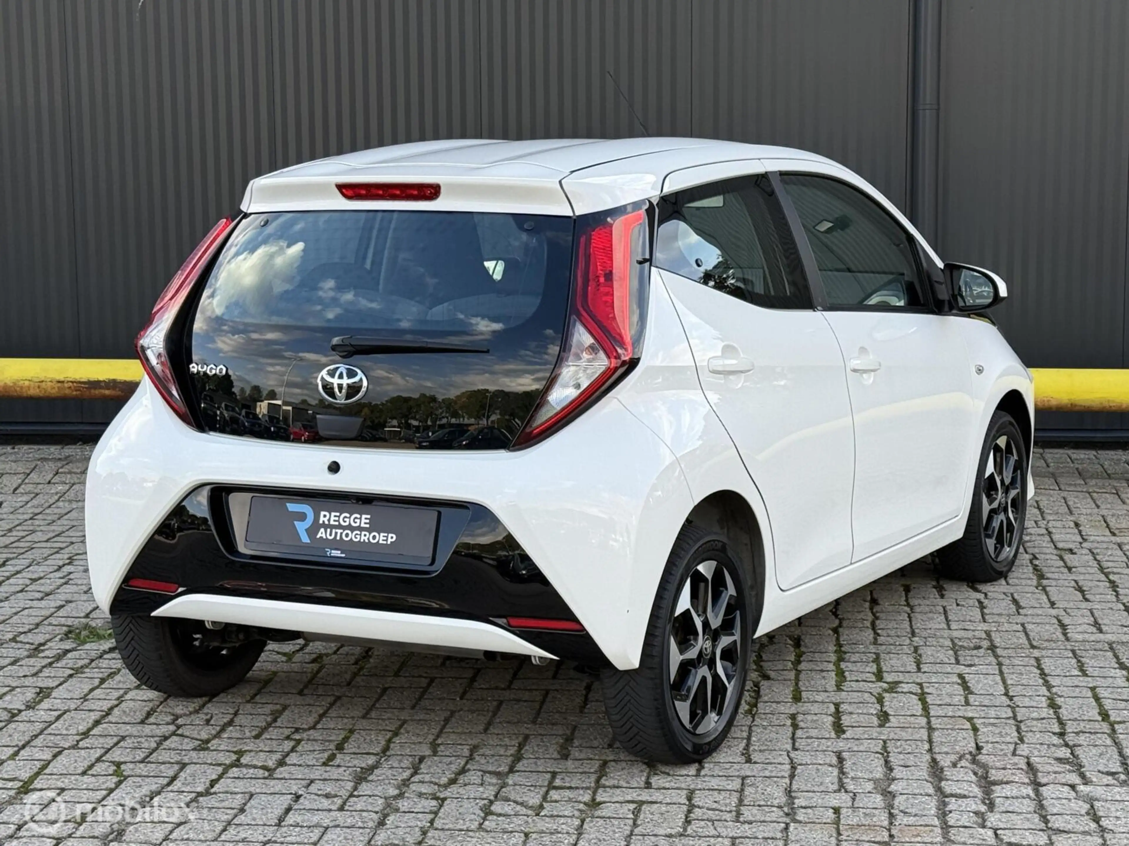 Toyota Aygo 1.0 VVT-i x-play CAMERA | CARPLAY | TOPSTAAT — photo 3