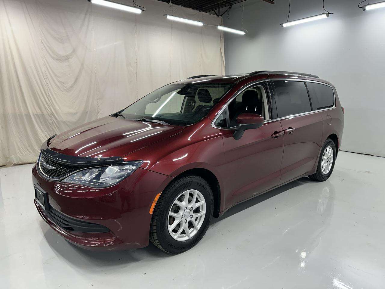 2017 Chrysler Pacifica Touring — снимка 1