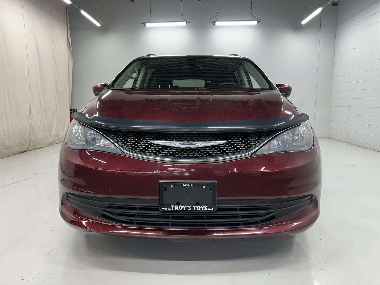 2017 Chrysler Pacifica Touring — снимка 1
