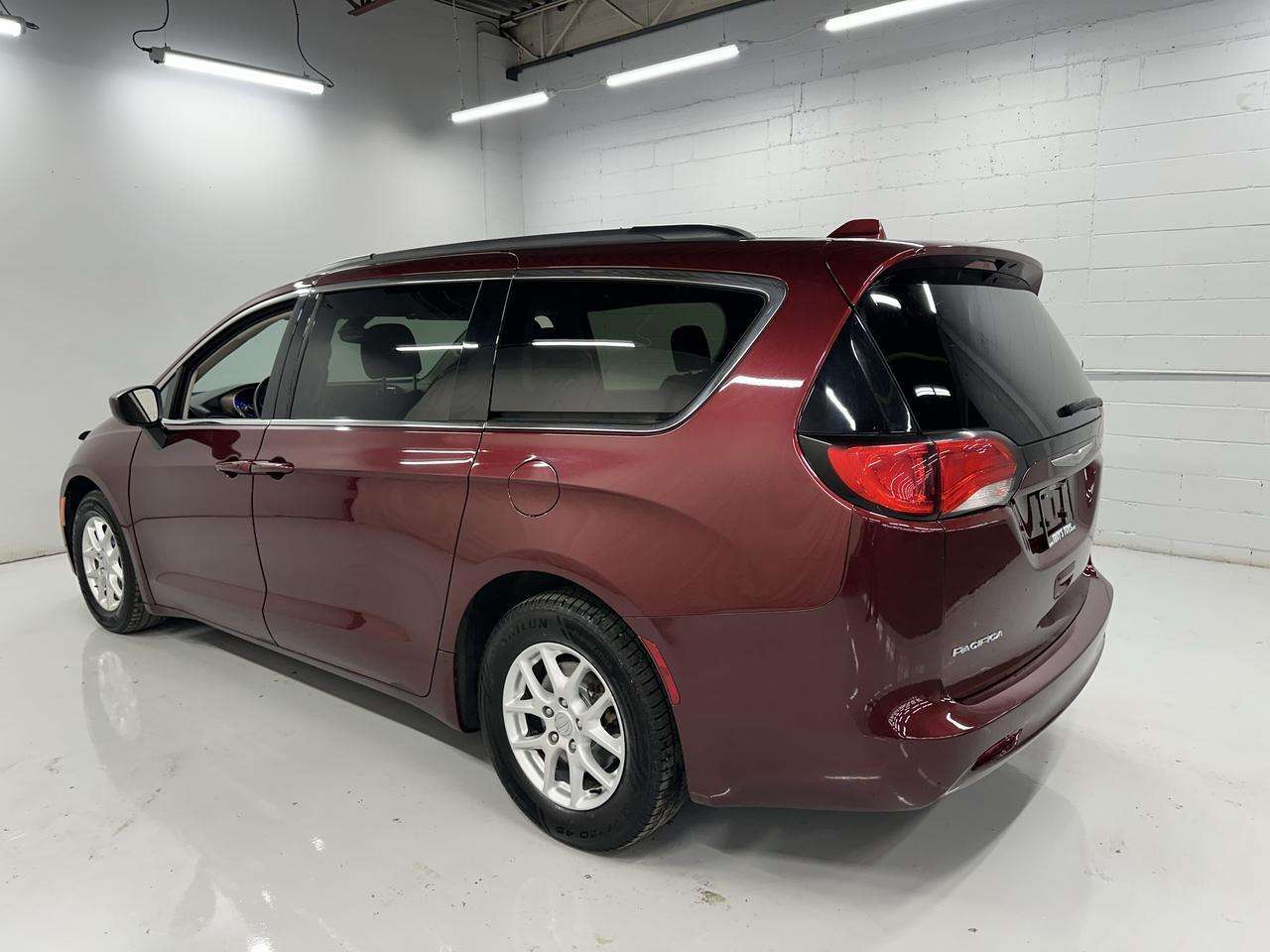 2017 Chrysler Pacifica Touring — снимка 1