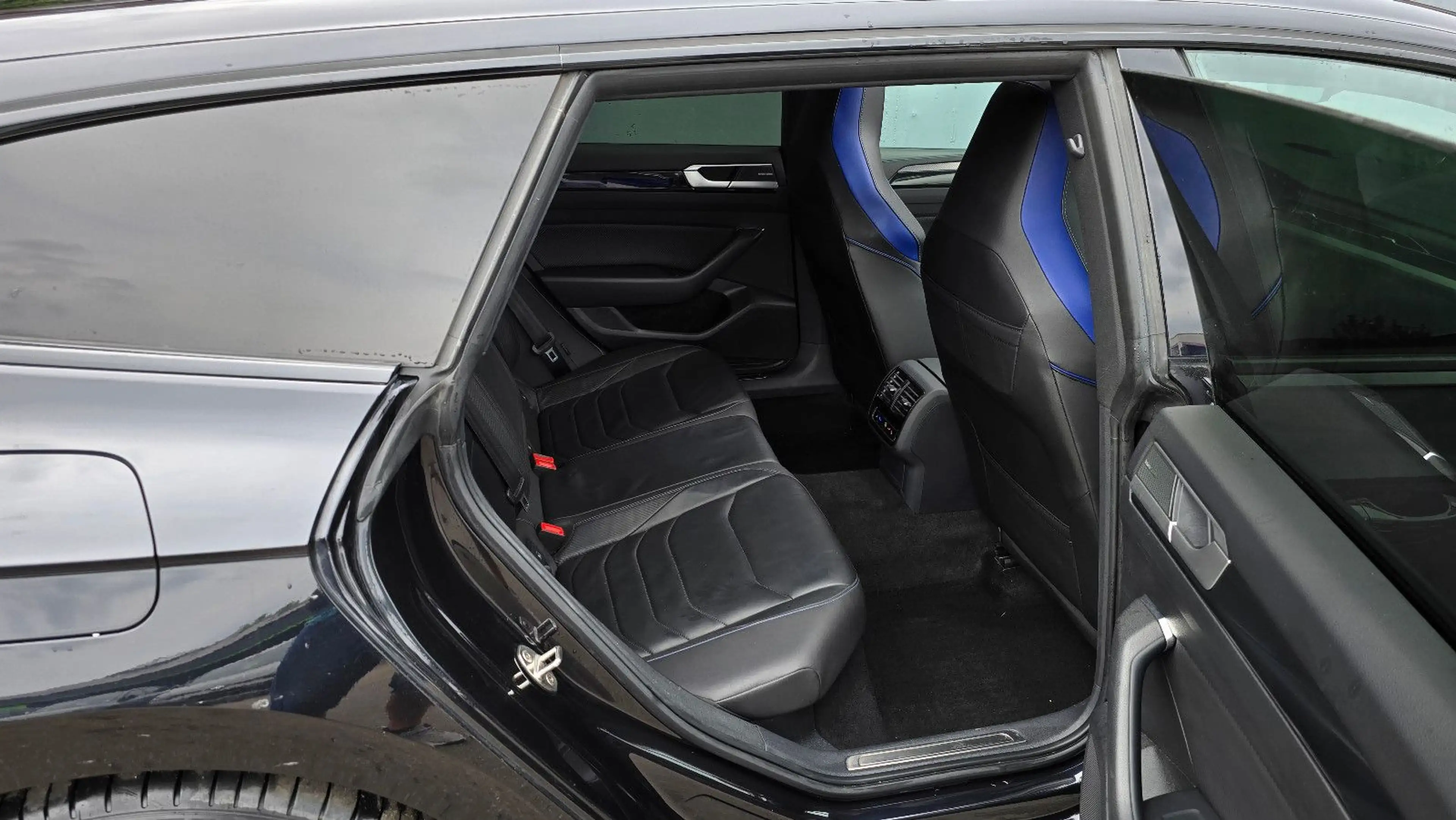 Volkswagen Arteon R 4M DSG Pano/Leder/ACC/DCC/360/AHK — photo 8