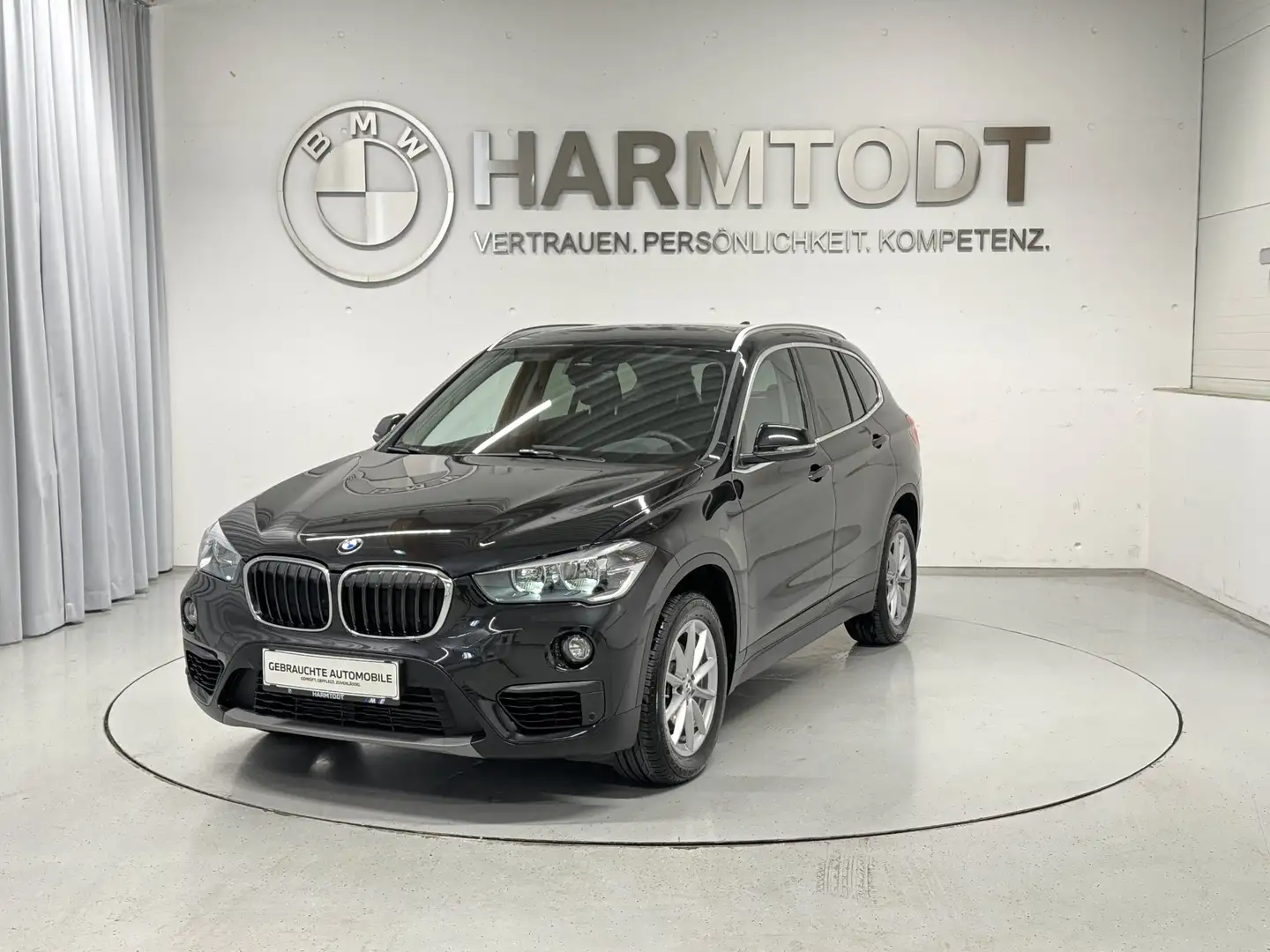 BMW X1 X1 sDrive18i Advantage Schwarz - 1