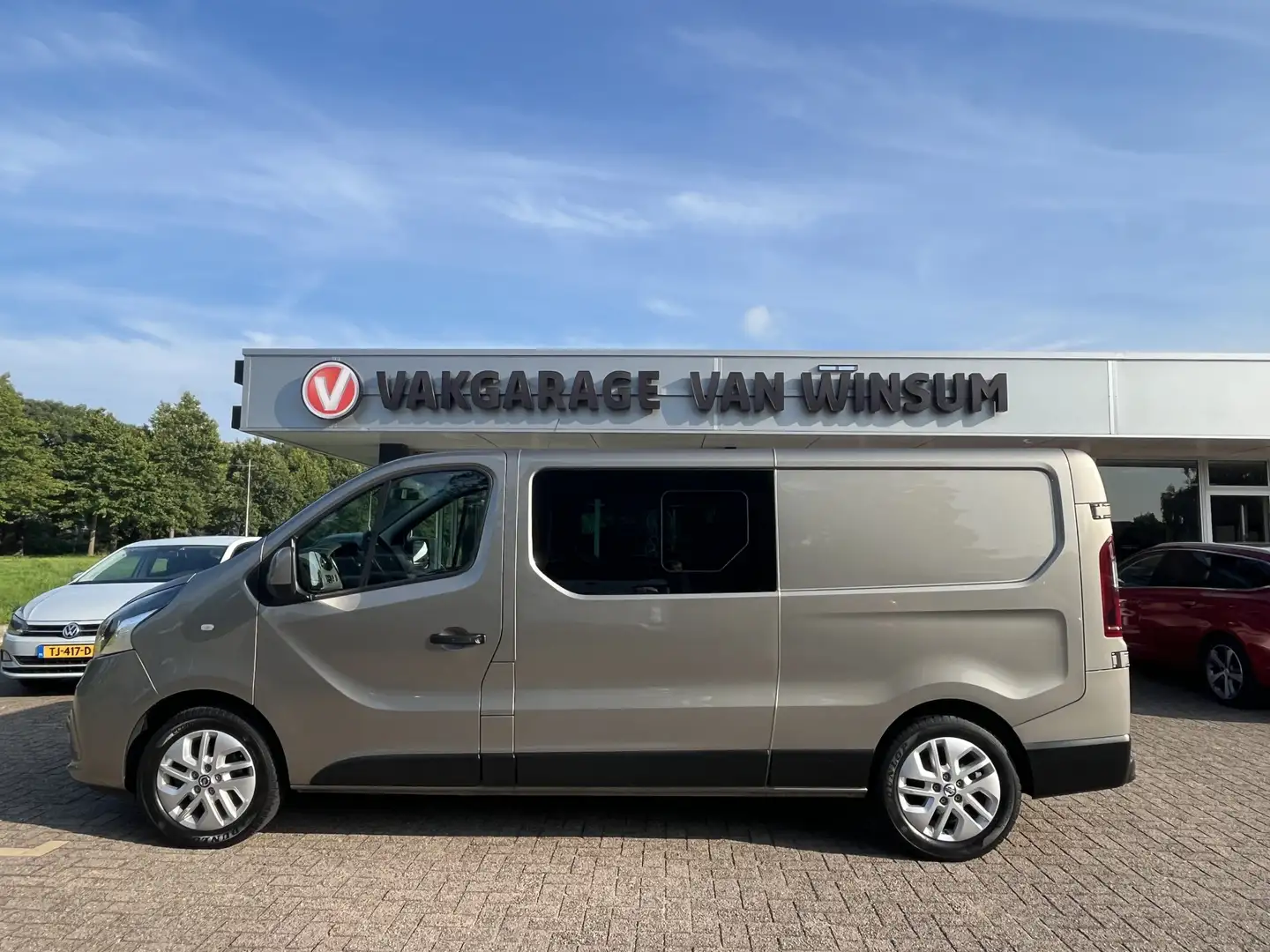 Nissan NV300 1.6 dCi 145 L2H1 Optima DC Luxe S&S 5 Zitplaatsen! Gris - 2