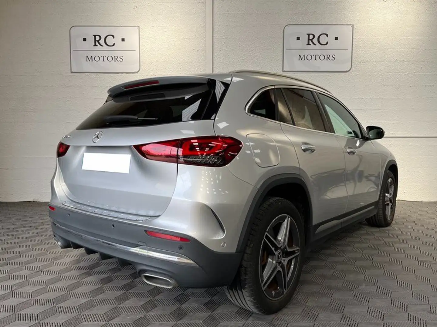Mercedes-Benz GLA 250 e 218 PHEV AMG Line *PANO *Cam *JA19 *1°Main FR Argent - 2