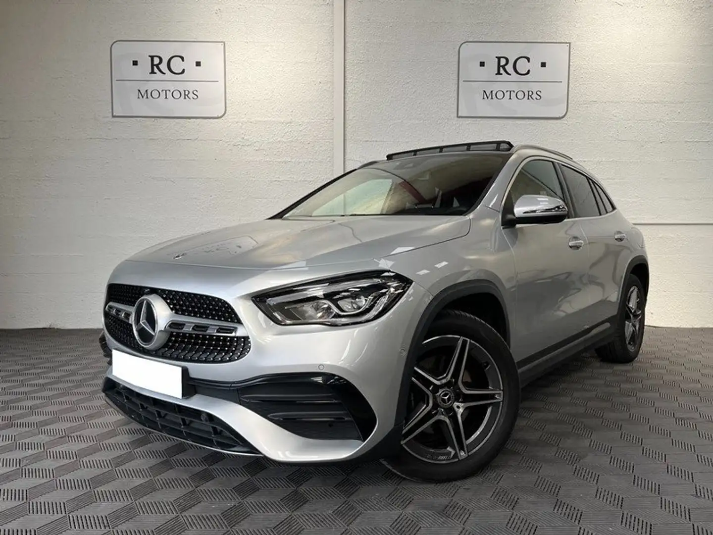 Mercedes-Benz GLA 250 e 218 PHEV AMG Line *PANO *Cam *JA19 *1°Main FR Argent - 1