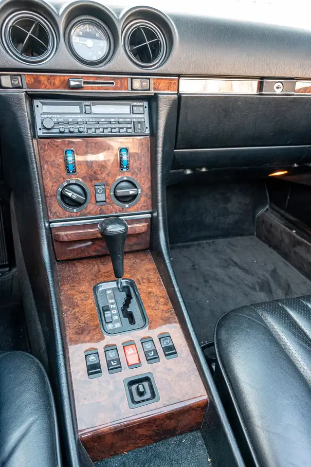 Mercedes-Benz SL 300 (107) Signalrot deutsches Fahrzeug, foto 11