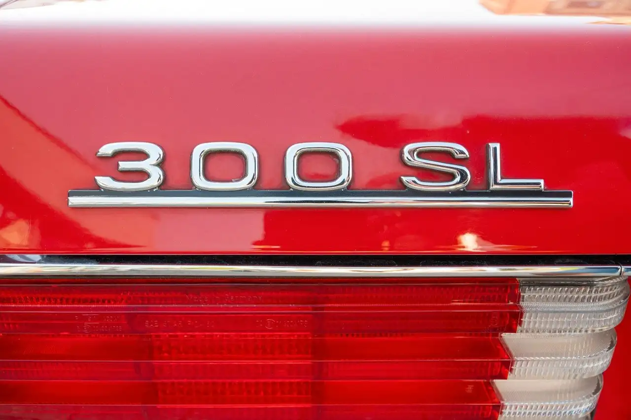 Mercedes-Benz SL 300 (107) Signalrot deutsches Fahrzeug, foto 7