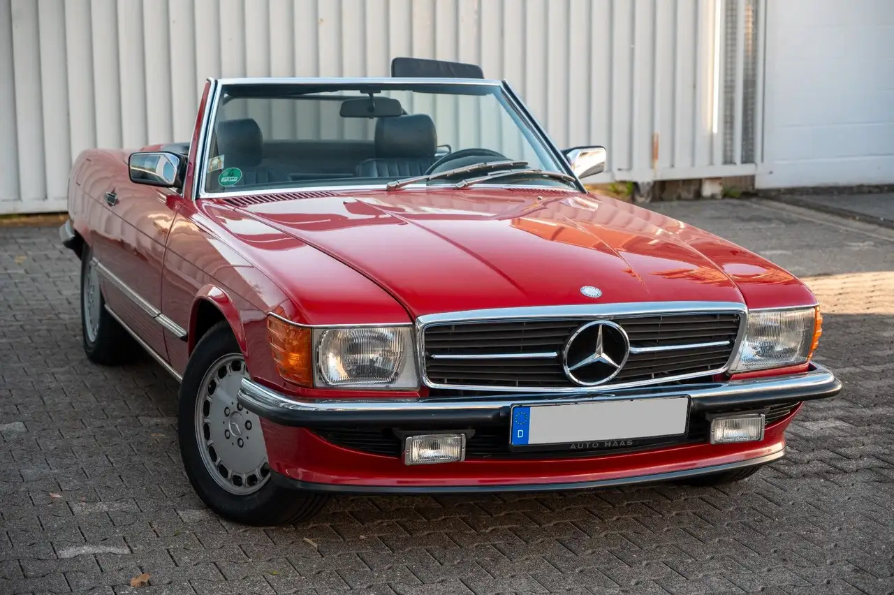 Mercedes-Benz SL 300 (107) Signalrot deutsches Fahrzeug, foto 1