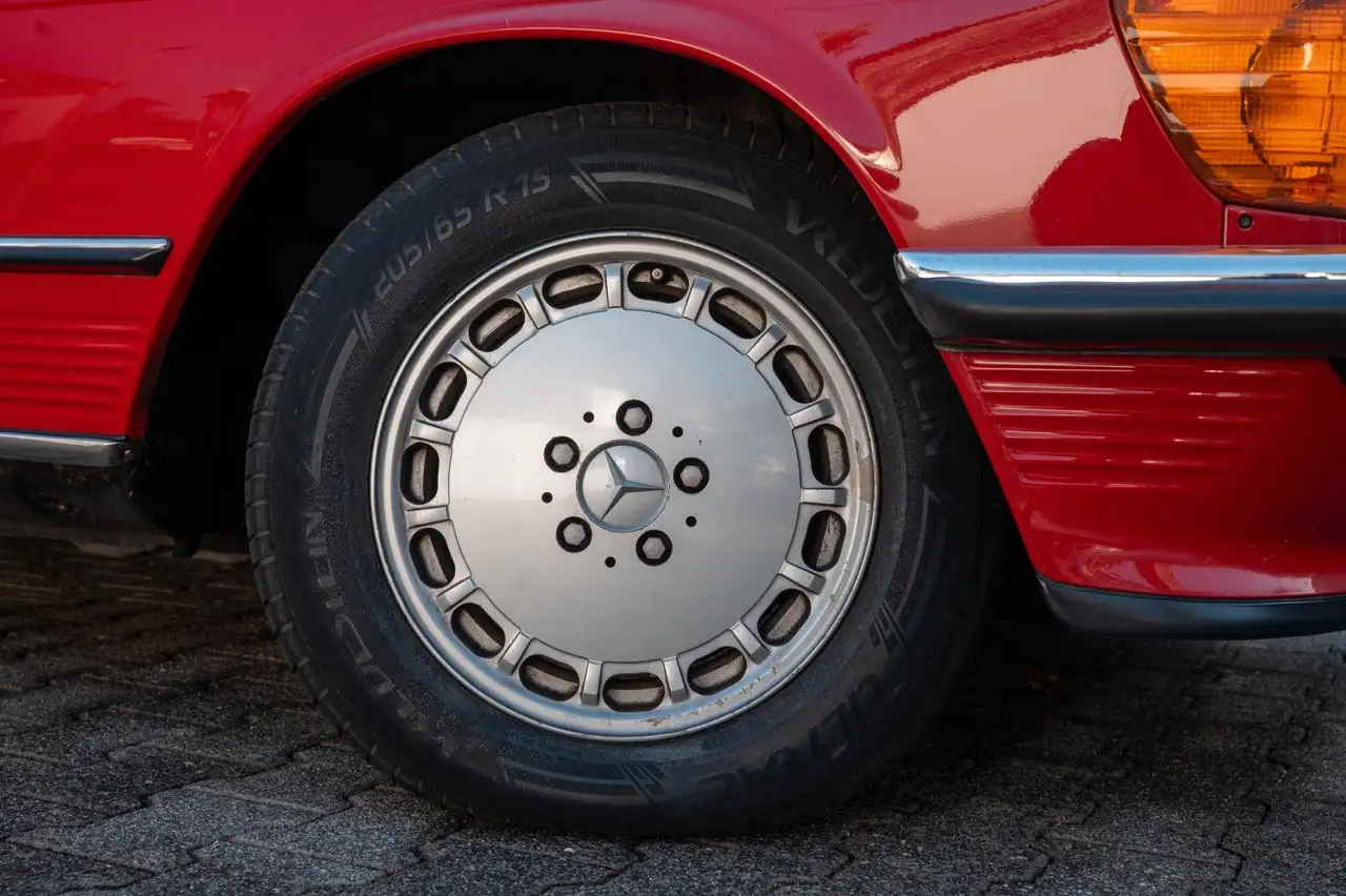 Mercedes-Benz SL 300 (107) Signalrot deutsches Fahrzeug, foto 8