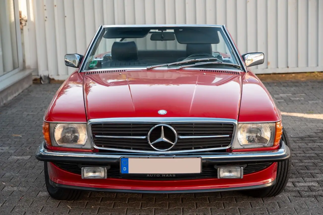 Mercedes-Benz SL 300 (107) Signalrot deutsches Fahrzeug, foto 2