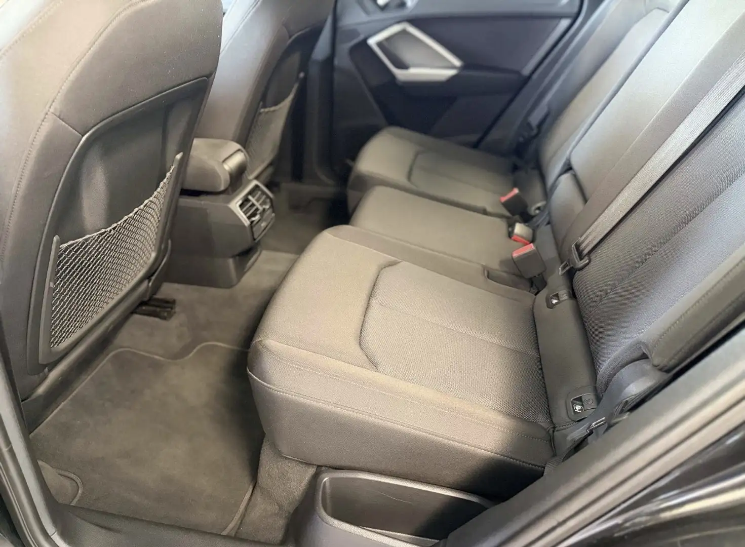 Audi Q3 35 TDI quattro Schwarz - 2