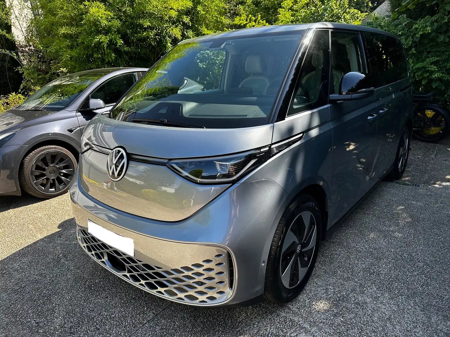 Volkswagen ID.BUZZ PRO (77KWH/150KW) Argintiu - 1