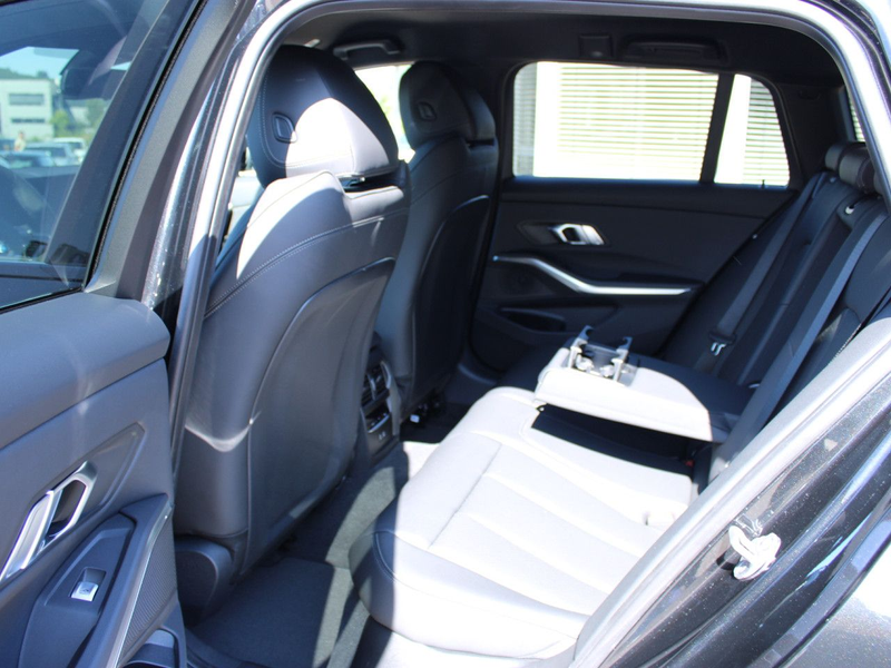 BMW 320 i Touring M Sport AHK LED ACC Innovationspaket — photo 12