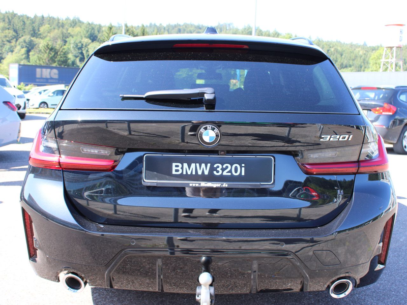 BMW 320 i Touring M Sport AHK LED ACC Innovationspaket — photo 9