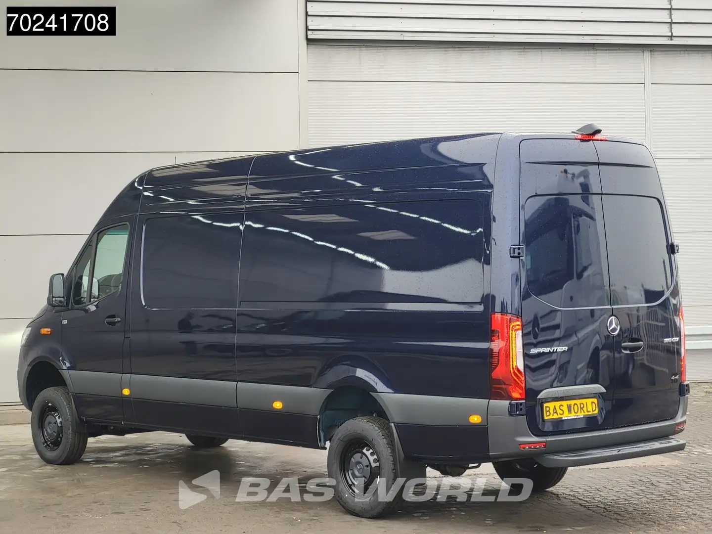 Mercedes-Benz Sprinter 319 CDI Automaat 4x4 L3H2 Blauw Metallic LED Navi Blauw - 2