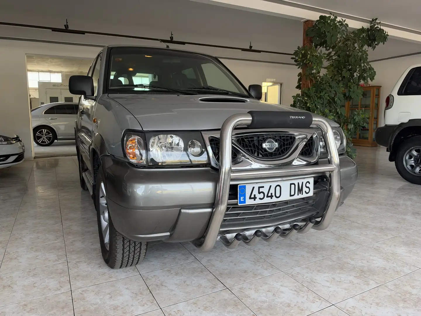 Nissan Terrano 2.7TDI Sport Gris - 2