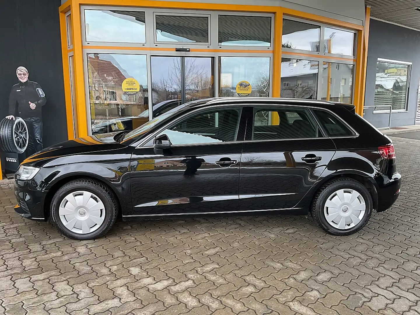 Audi A3 SB 30 TFSI S-Tronic Schwarz - 2