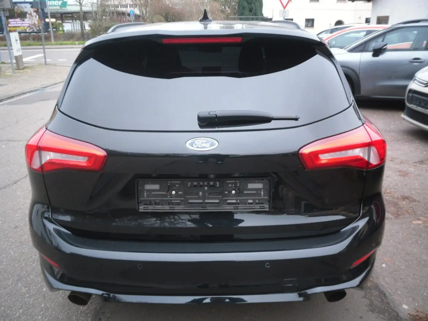 Ford Focus Turnier ST 1.Hand 48000KM 280PS Kamera SHZ Schwarz - 2