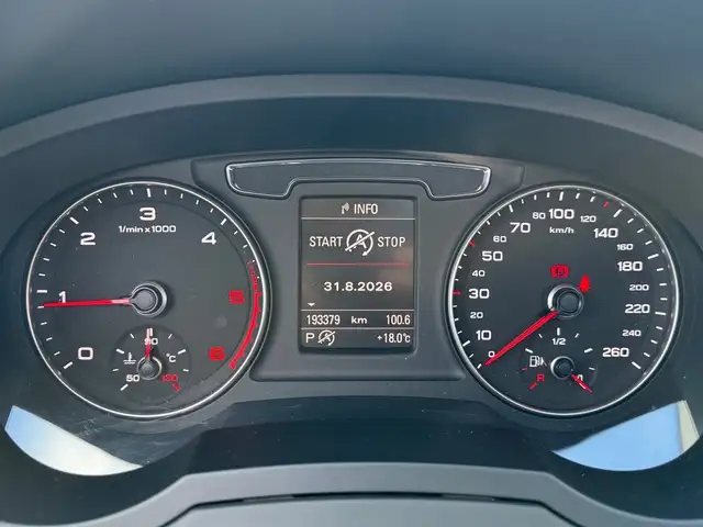 Audi Q3 view 14