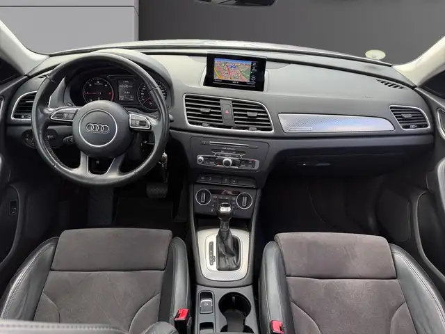 Audi Q3 view 10