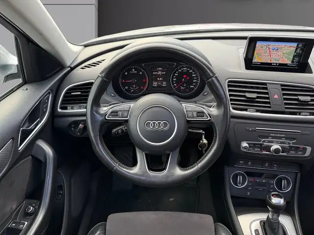 Audi Q3 view 13