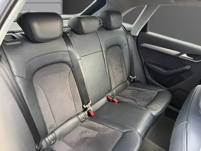 Audi Q3 view 9