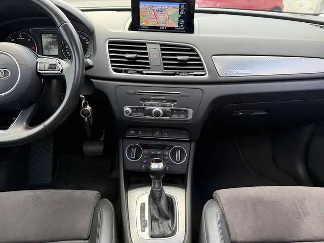 Audi Q3 view 11