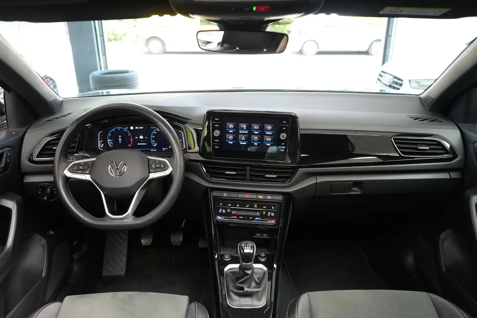 Volkswagen T-Roc 1.0 TSI | PANO | CAMERA | VIRTUAL | 2023 Grijs - 2