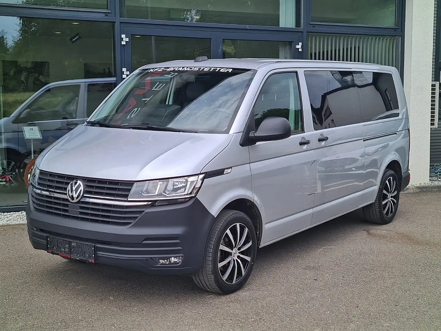 Volkswagen T6 Kombi LR 2,0 TDI Zilver - 2