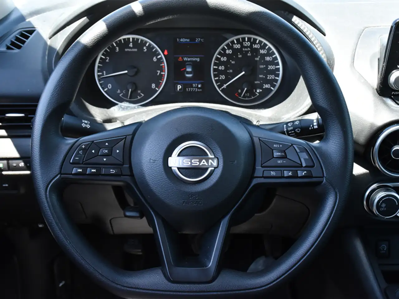 Nissan Sentra снимка Nissan Sentra