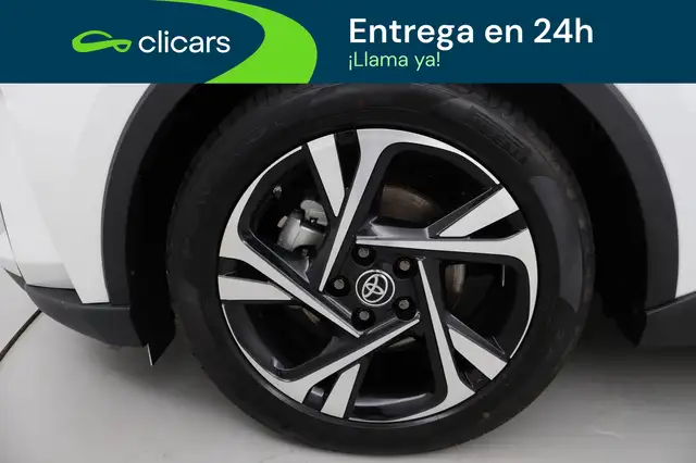 Toyota C-HR view 11