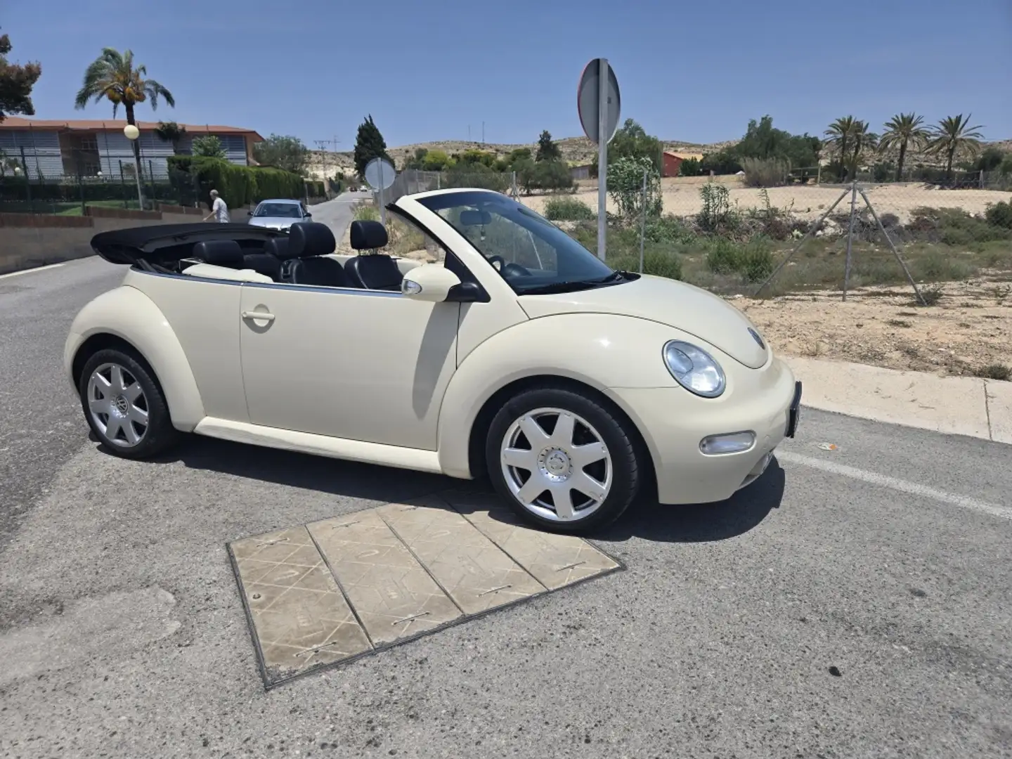 Volkswagen Beetle 2.0 Aut. Beige - 1