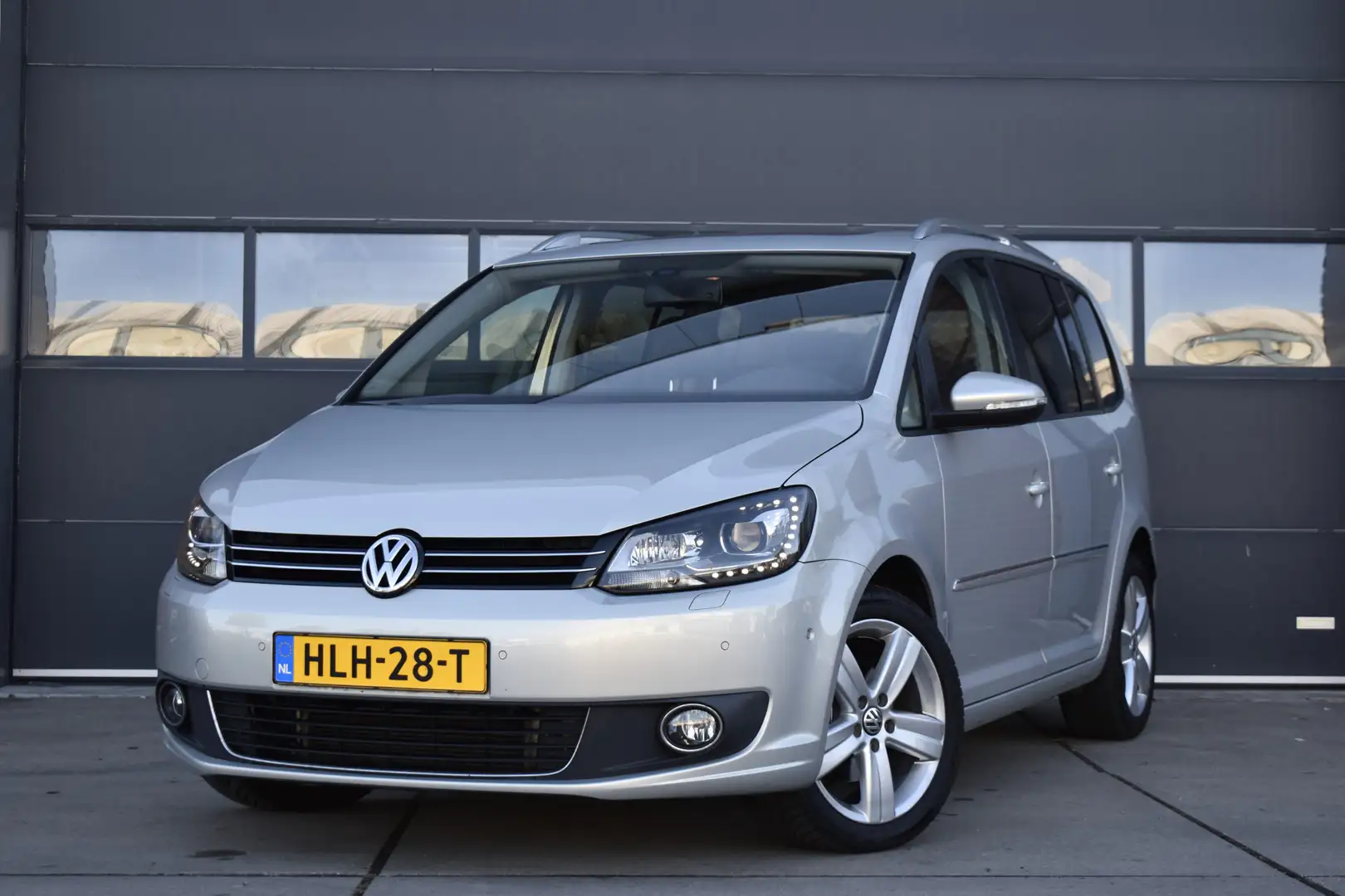 Volkswagen Touran 1.4 TSI Highline Pano - Trekhaak - Camera - Cruise Gris - 1