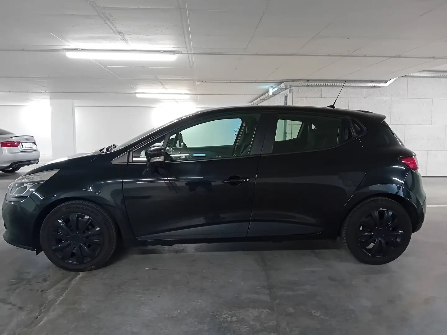 Renault Clio Clio Expression 1,2 16V 75 Expression Schwarz - 2