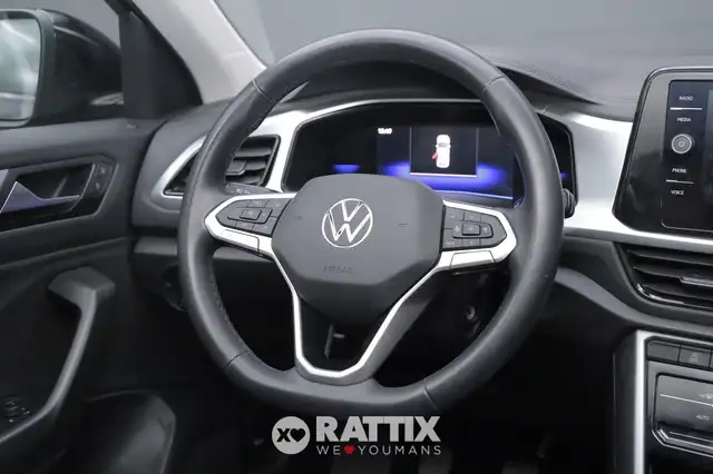 Volkswagen T-Roc view 10