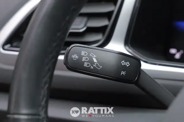 Volkswagen T-Roc view 13