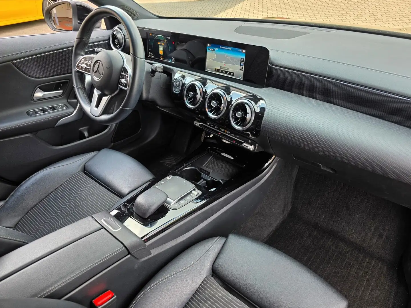 Mercedes-Benz CLA 220 d Automatik/Kamera/Spur/EU6 Zwart - 2