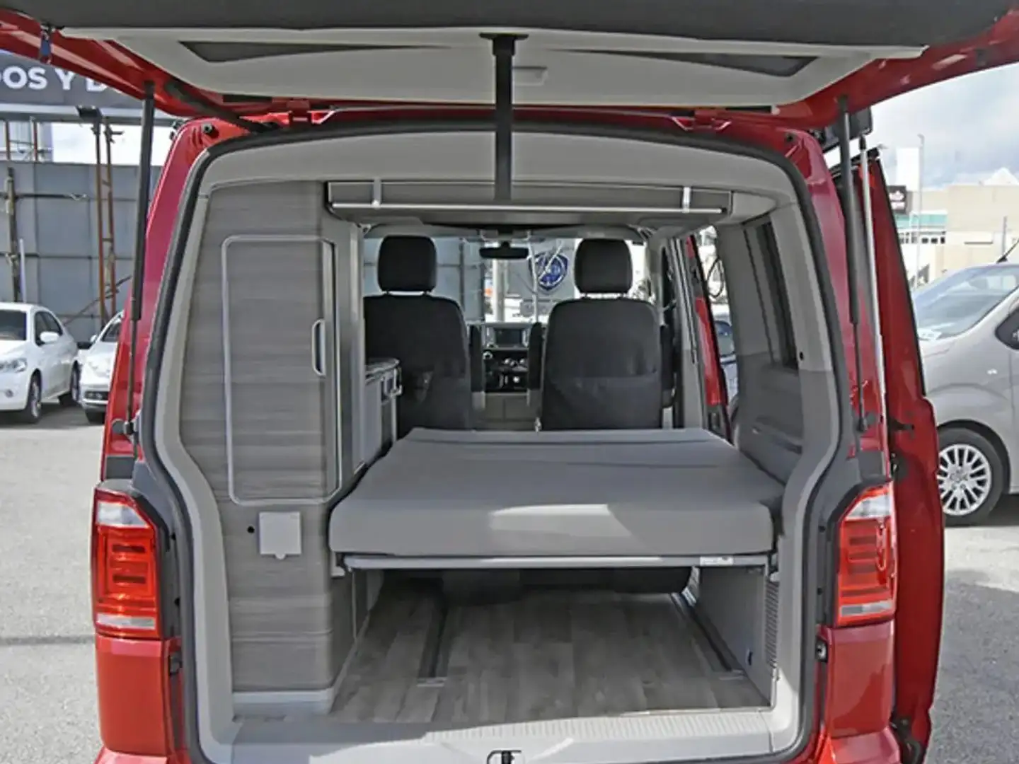 Volkswagen T6 Transporter California - 1