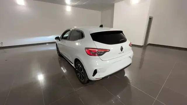 Renault Clio view 6