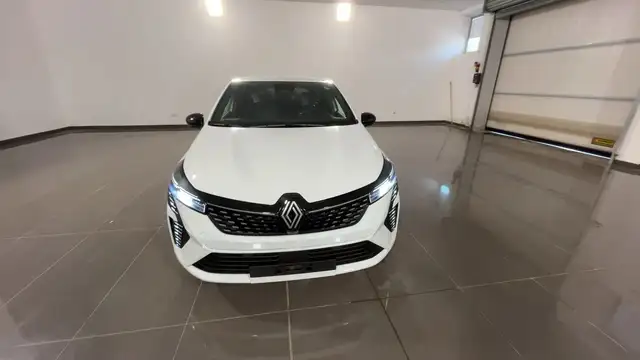 Renault Clio view 2