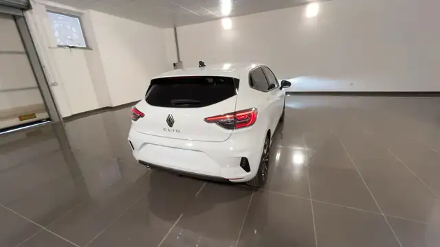 Renault Clio view 4