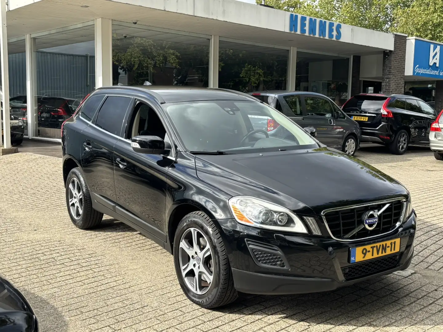 Volvo XC60 2.0T Aut Kinetic Xenon Stoelverwarming Noir - 1