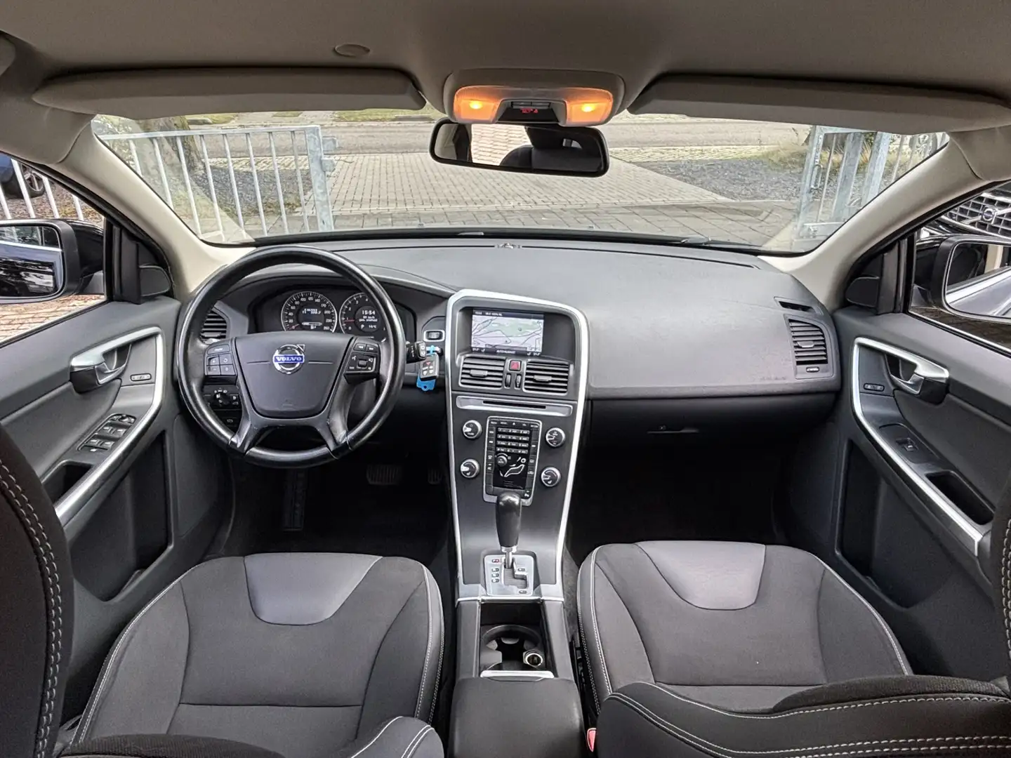 Volvo XC60 2.0T Aut Kinetic Xenon Stoelverwarming Noir - 2
