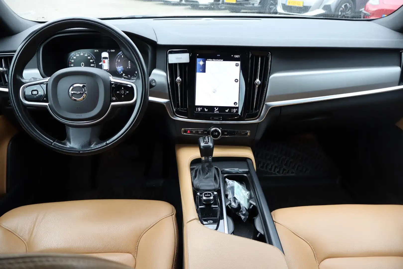 Volvo V90 2.0 T5 Momentum Virtual cockpit, Lederen interieur Zwart - 2
