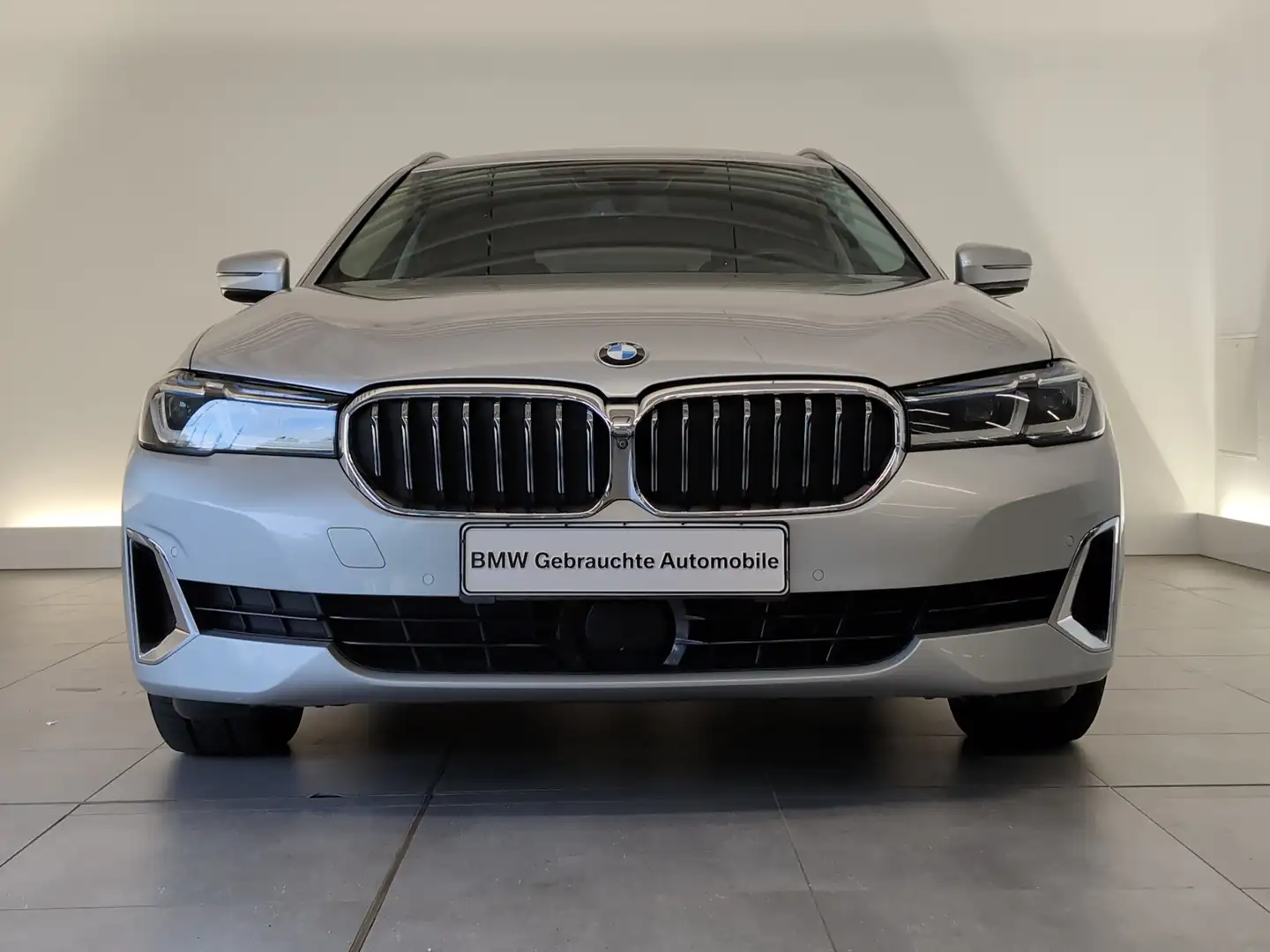 BMW 530 i Touring Luxury Line HUD/Ambiente/LRH HUD/Ambient Silber - 2