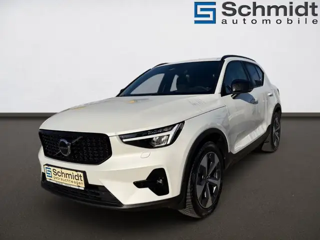 Volvo XC40 Plus Dark B3 Mild Hybrid Benzin