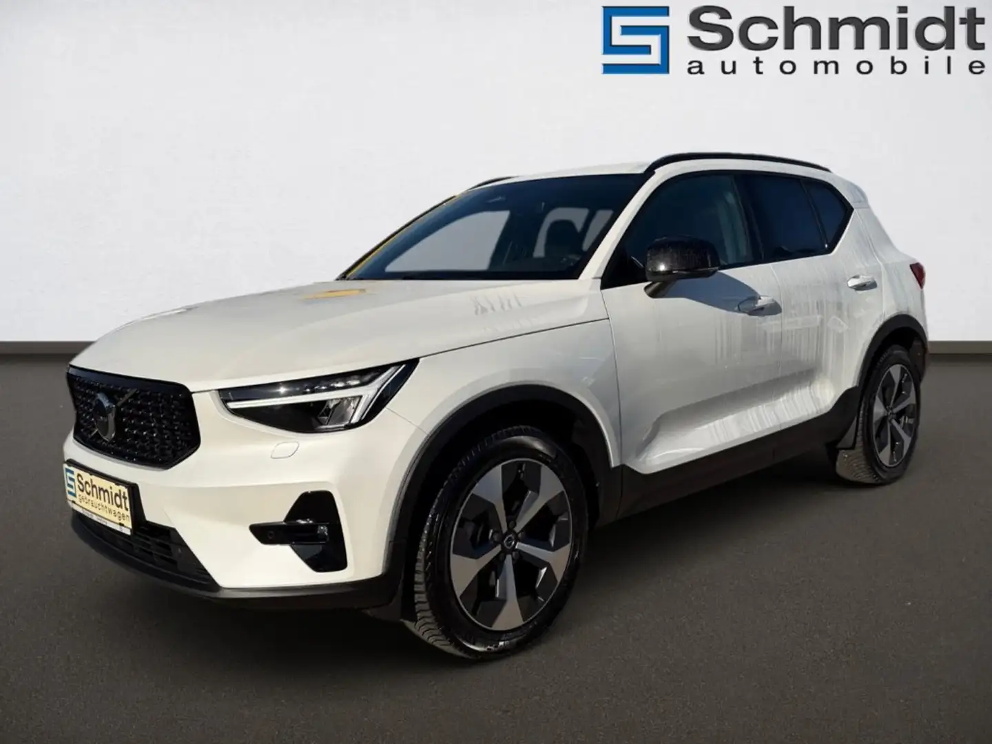 Volvo XC40 Plus Dark B3 Mild Hybrid Benzin Weiß - 2